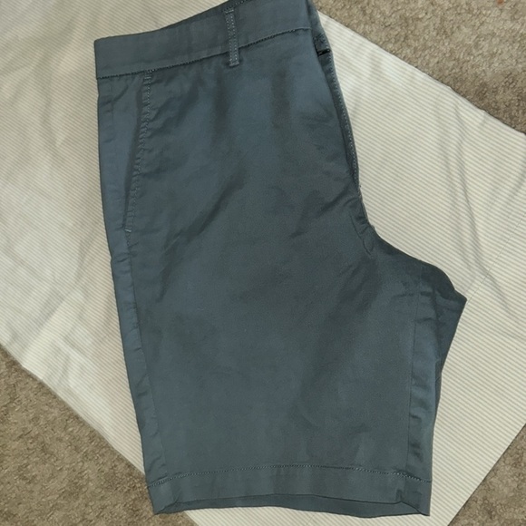 Gently use men’s shorts size 36 smoke-free home - Picture 2 of 6